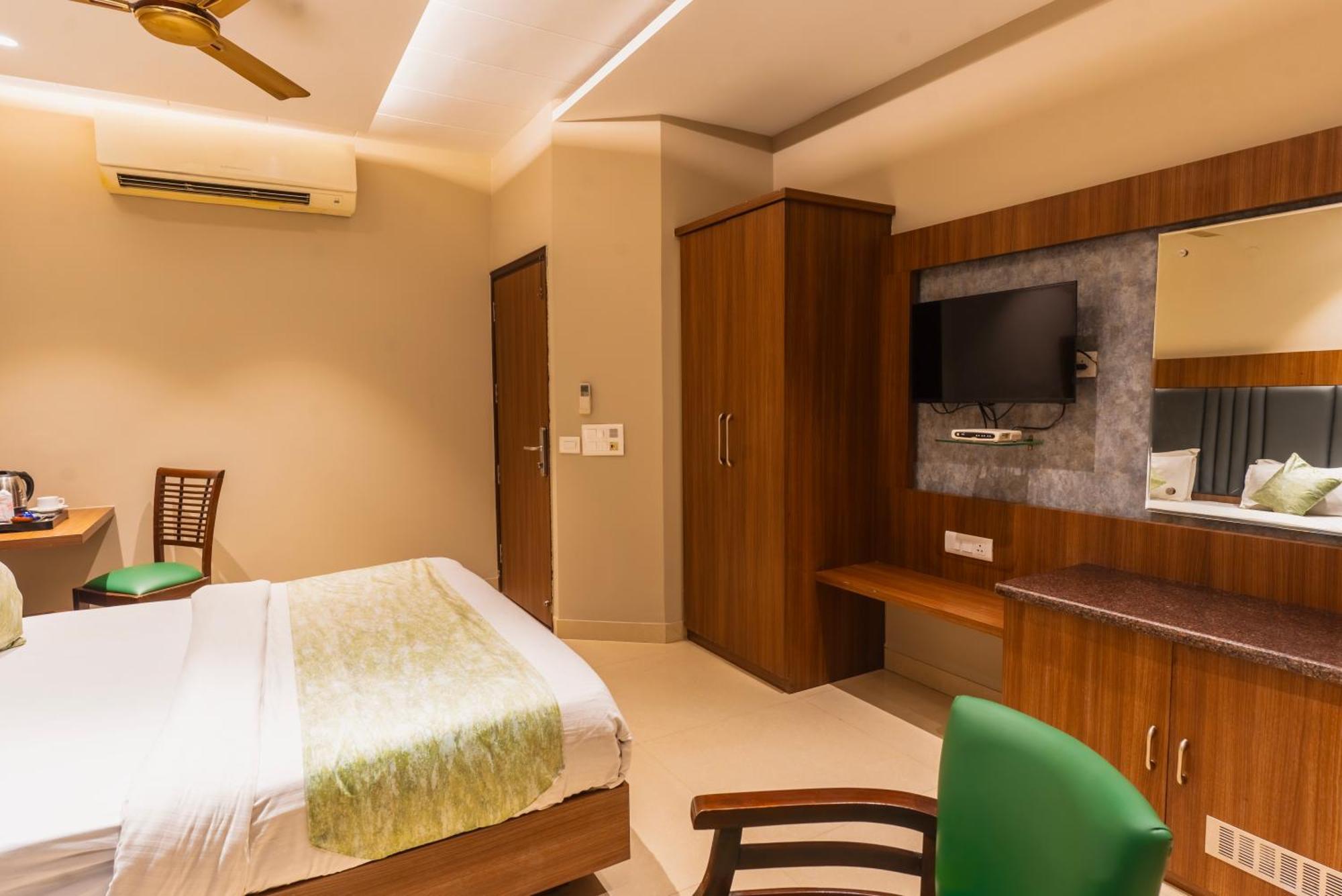 Hotel Amritsar International 2 Min Walk From Amritsar Bus Stand Bagian luar foto