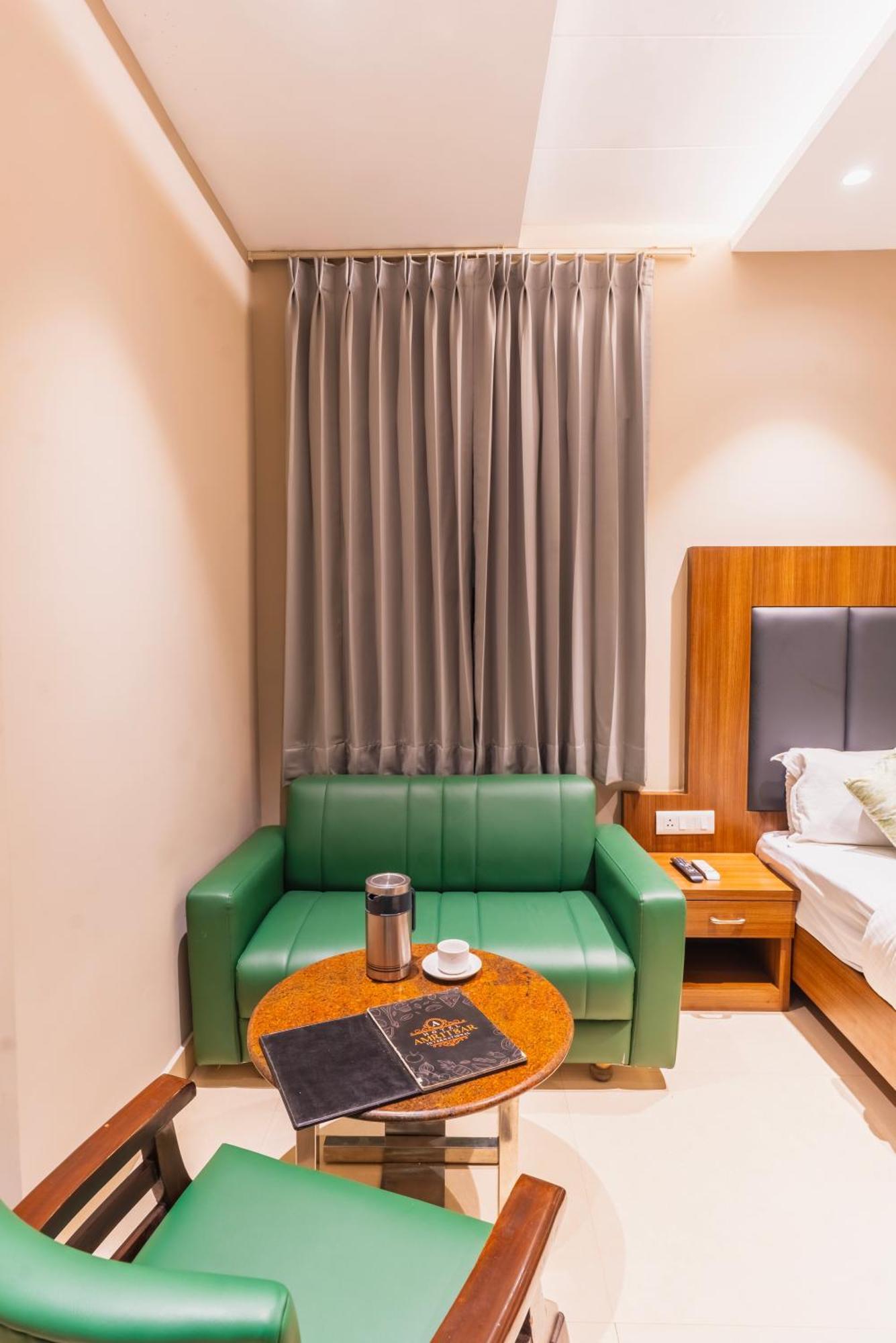 Hotel Amritsar International 2 Min Walk From Amritsar Bus Stand Bagian luar foto