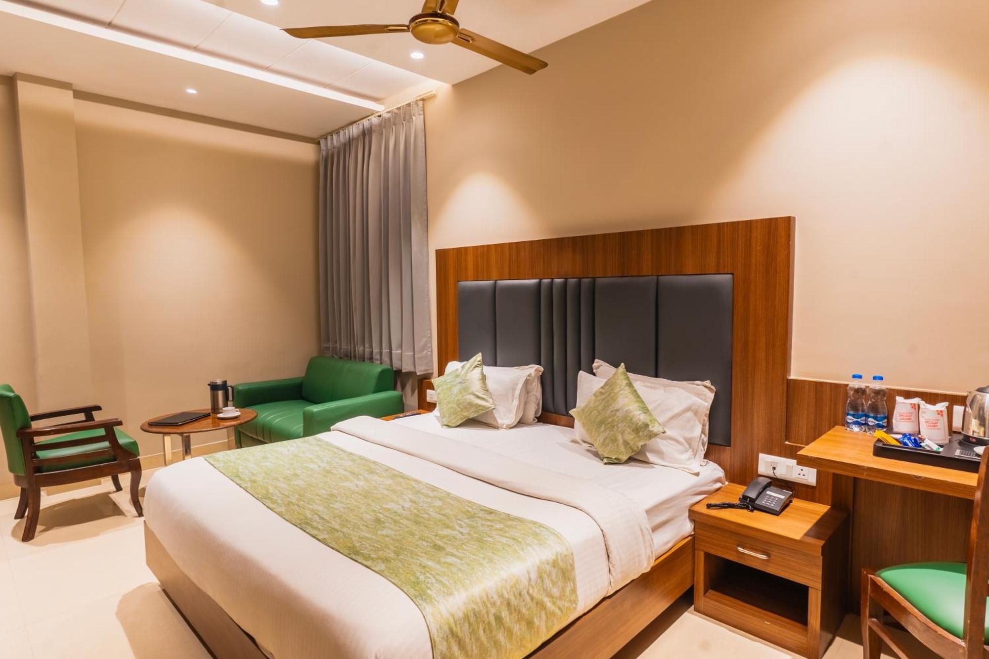 Hotel Amritsar International 2 Min Walk From Amritsar Bus Stand Bagian luar foto