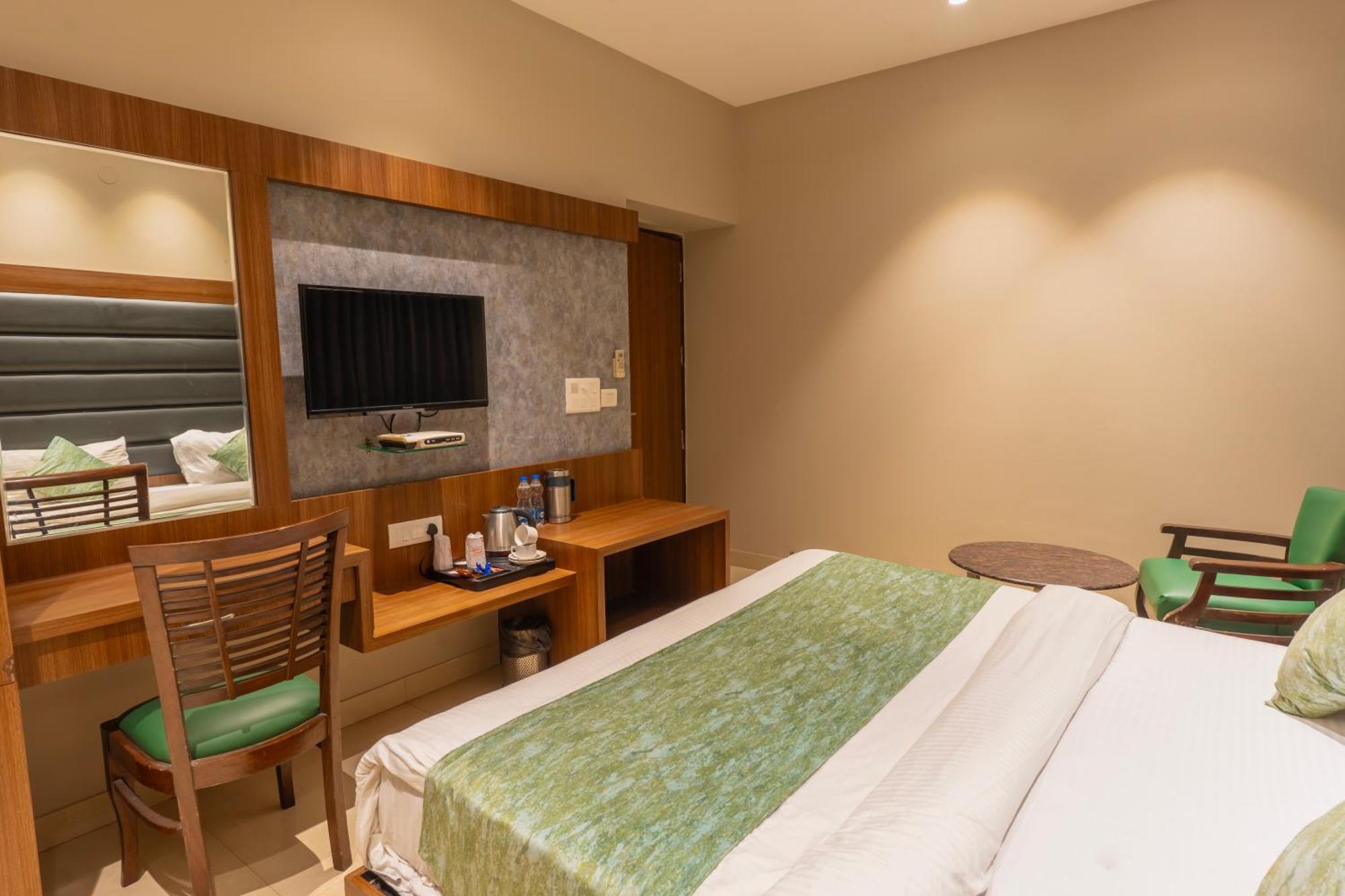 Hotel Amritsar International 2 Min Walk From Amritsar Bus Stand Bagian luar foto