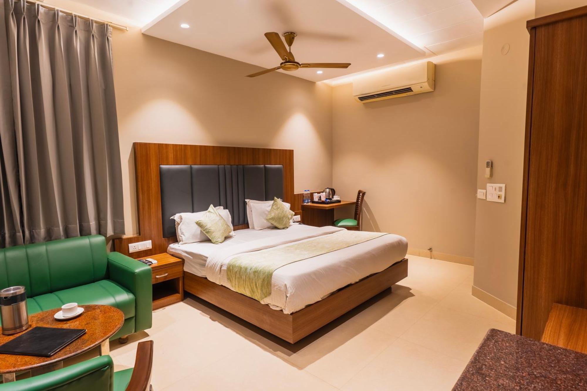 Hotel Amritsar International 2 Min Walk From Amritsar Bus Stand Bagian luar foto