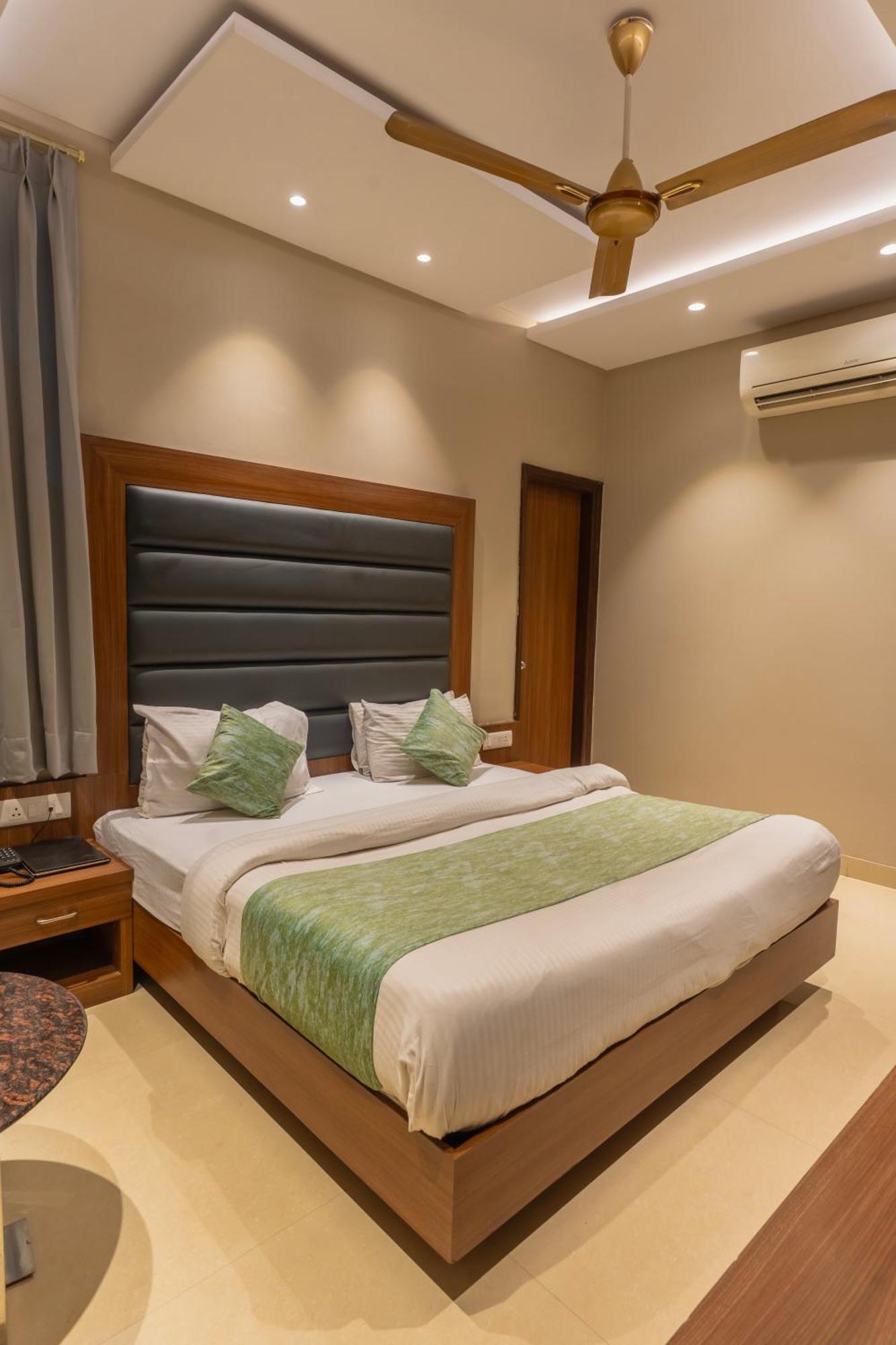 Hotel Amritsar International 2 Min Walk From Amritsar Bus Stand Bagian luar foto