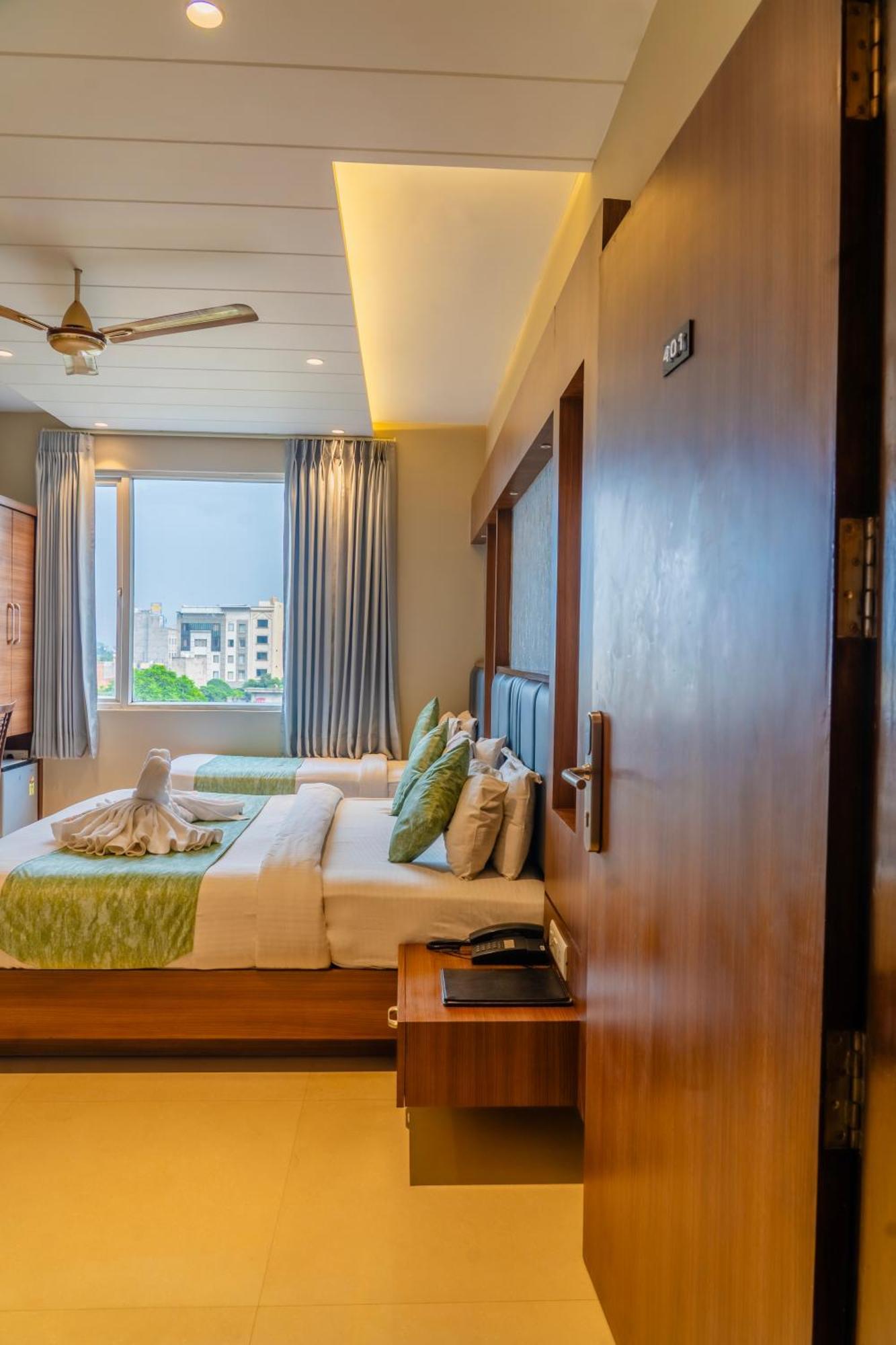 Hotel Amritsar International 2 Min Walk From Amritsar Bus Stand Bagian luar foto