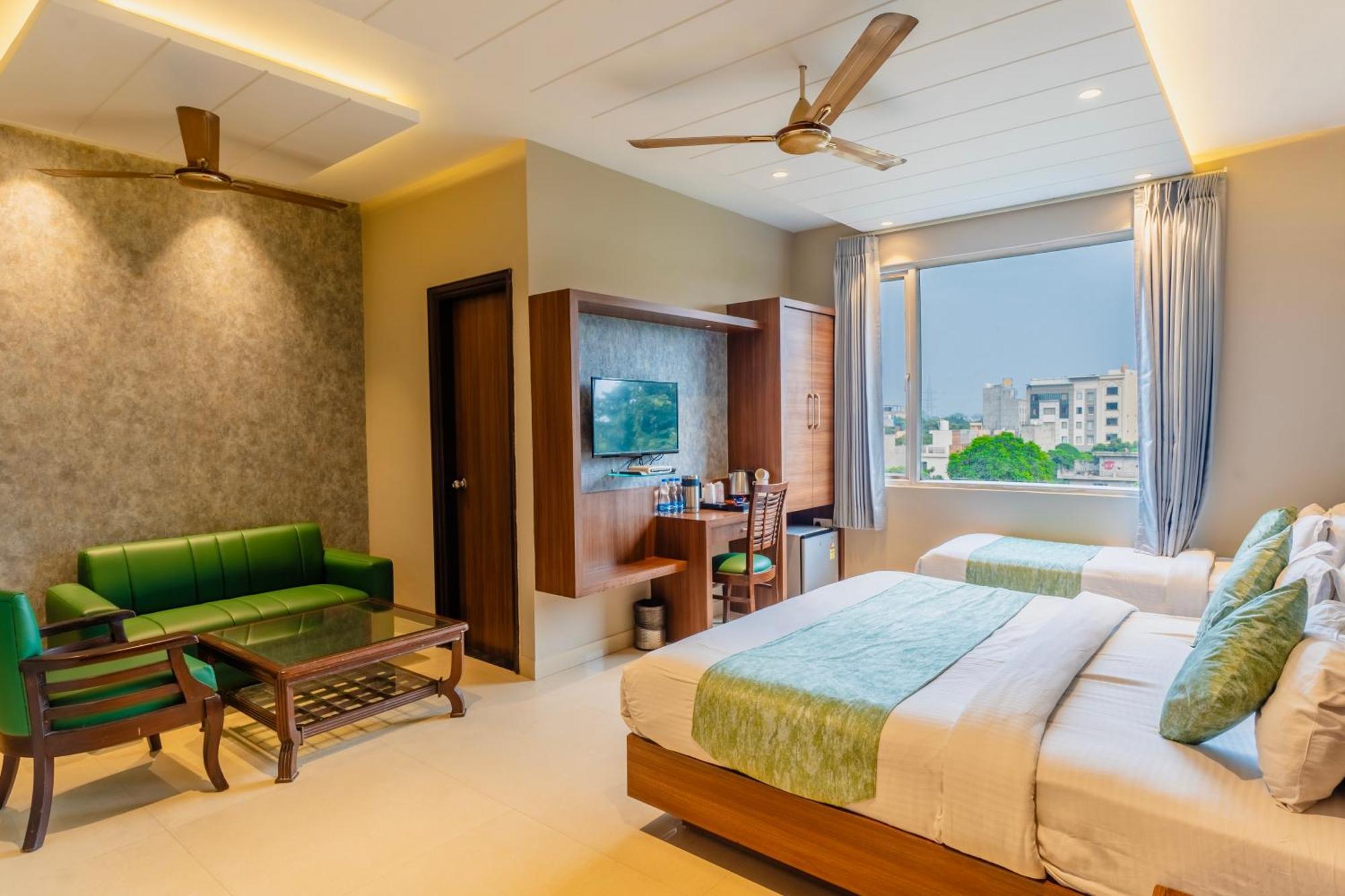 Hotel Amritsar International 2 Min Walk From Amritsar Bus Stand Bagian luar foto